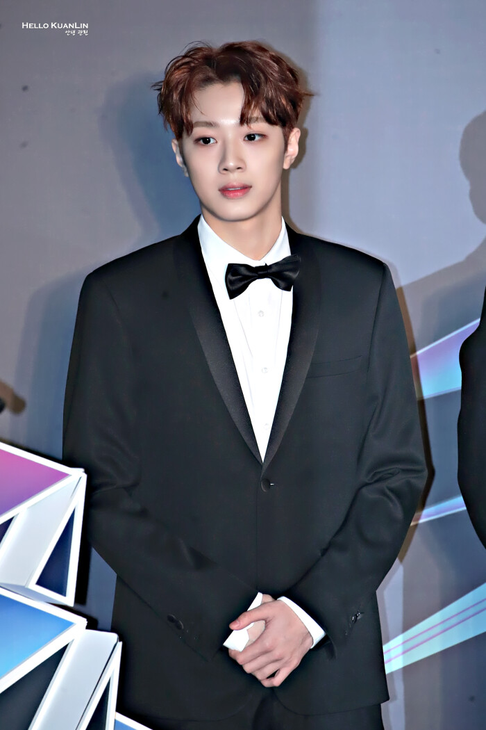 赖冠霖 cr.logo