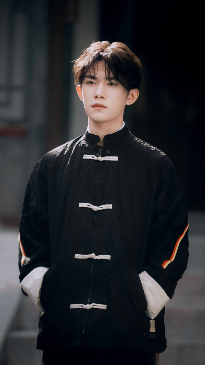 易烊千玺#tfboys 人物杂志拍摄 高清 帅气