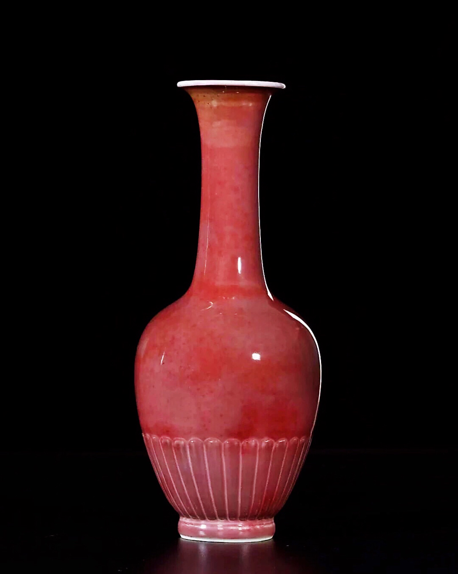 清康熙 豇豆红釉菊瓣瓶