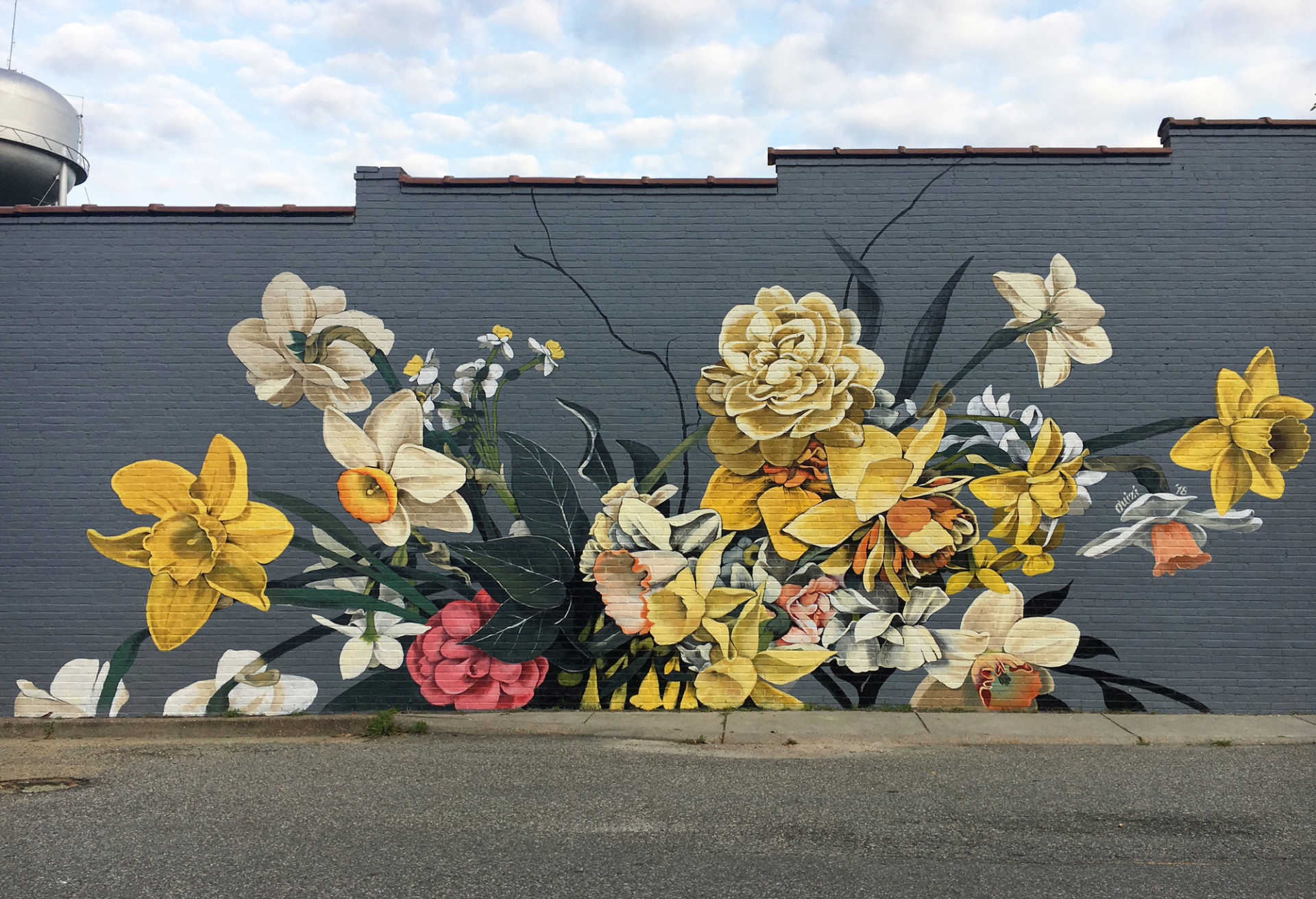 公共艺术家ouizi原本在洛杉矶从事插画工作,精于手工刻字丶大型花卉
