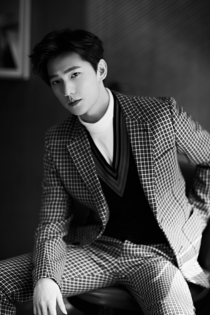 20181111#杨洋[超话]##苏宁代言人杨洋# 格纹西装羊今日空降成都品牌