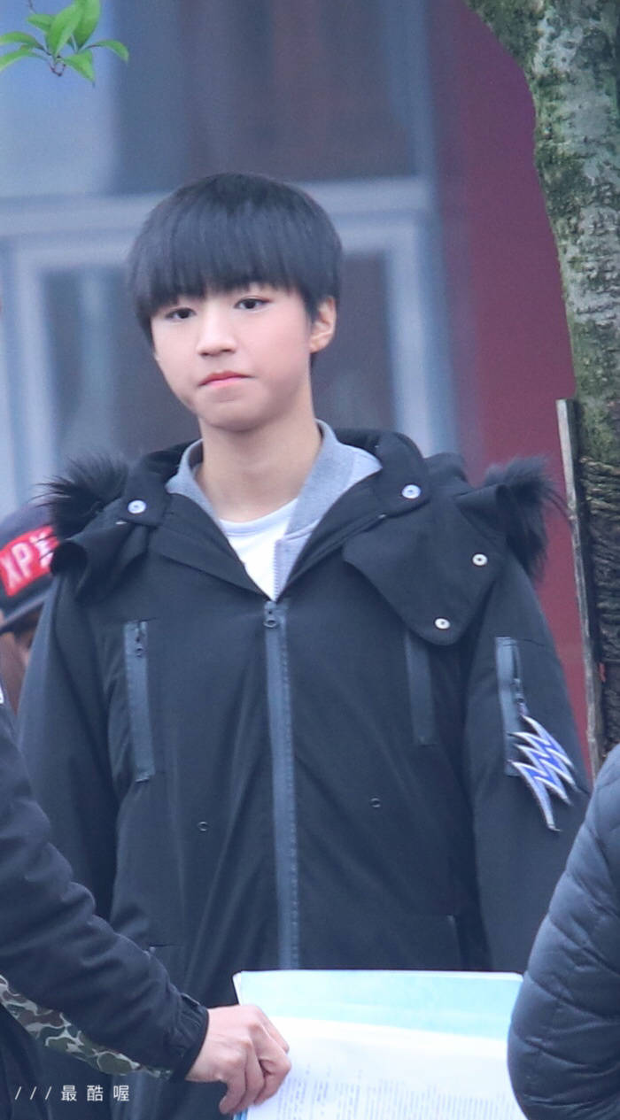 邬童