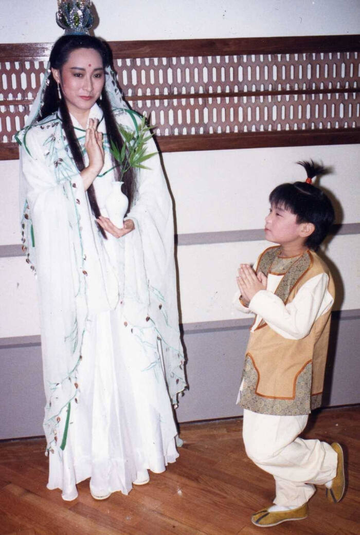 阮虔芷在赵雅芝主演的《新白娘子传奇》中的观音,天生一副美丽善良的