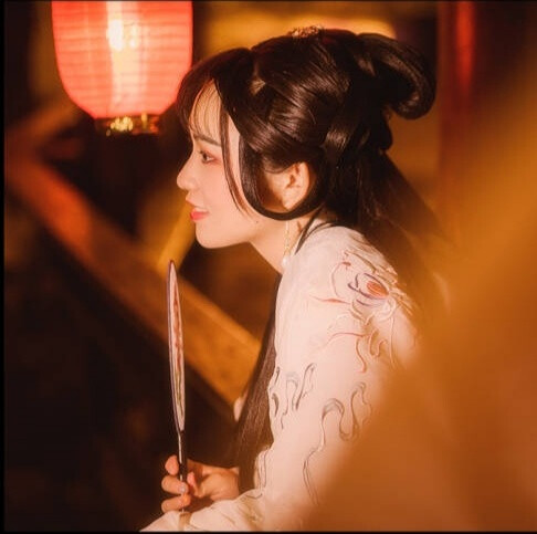 自截古风女灯火阑珊处