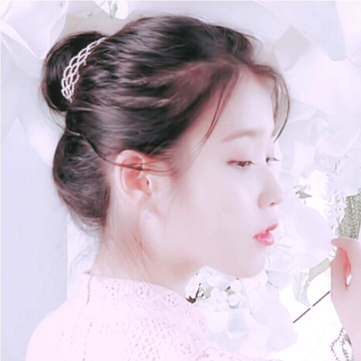 iu.李知恩头像