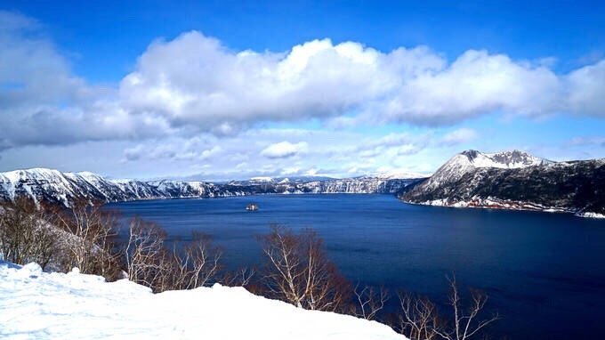 北海道摩周湖,透明度日本第一,因雾多被称作"雾之摩周湖,能看到湖面