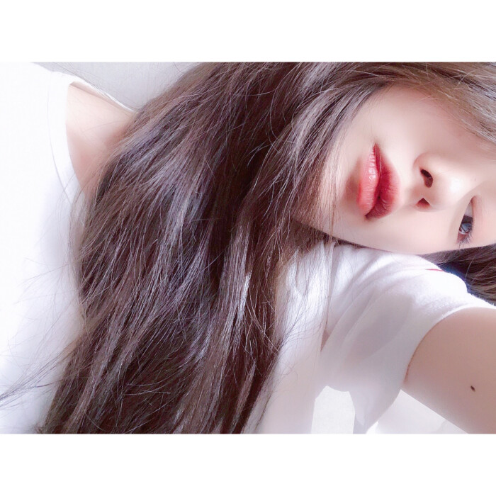 洝大人 女头白边自制头像