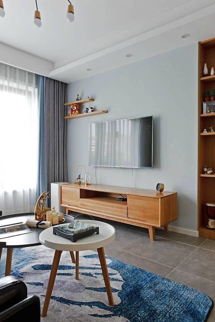 89㎡北欧风格家居装修设计,灰色地面,原木家具与浅蓝色墙面也能搭出