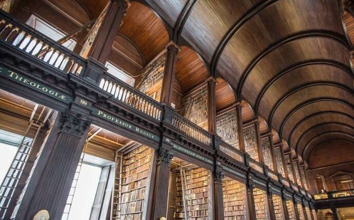 爱尔兰最古老的图书馆——圣三一学院图书馆(trinity college library