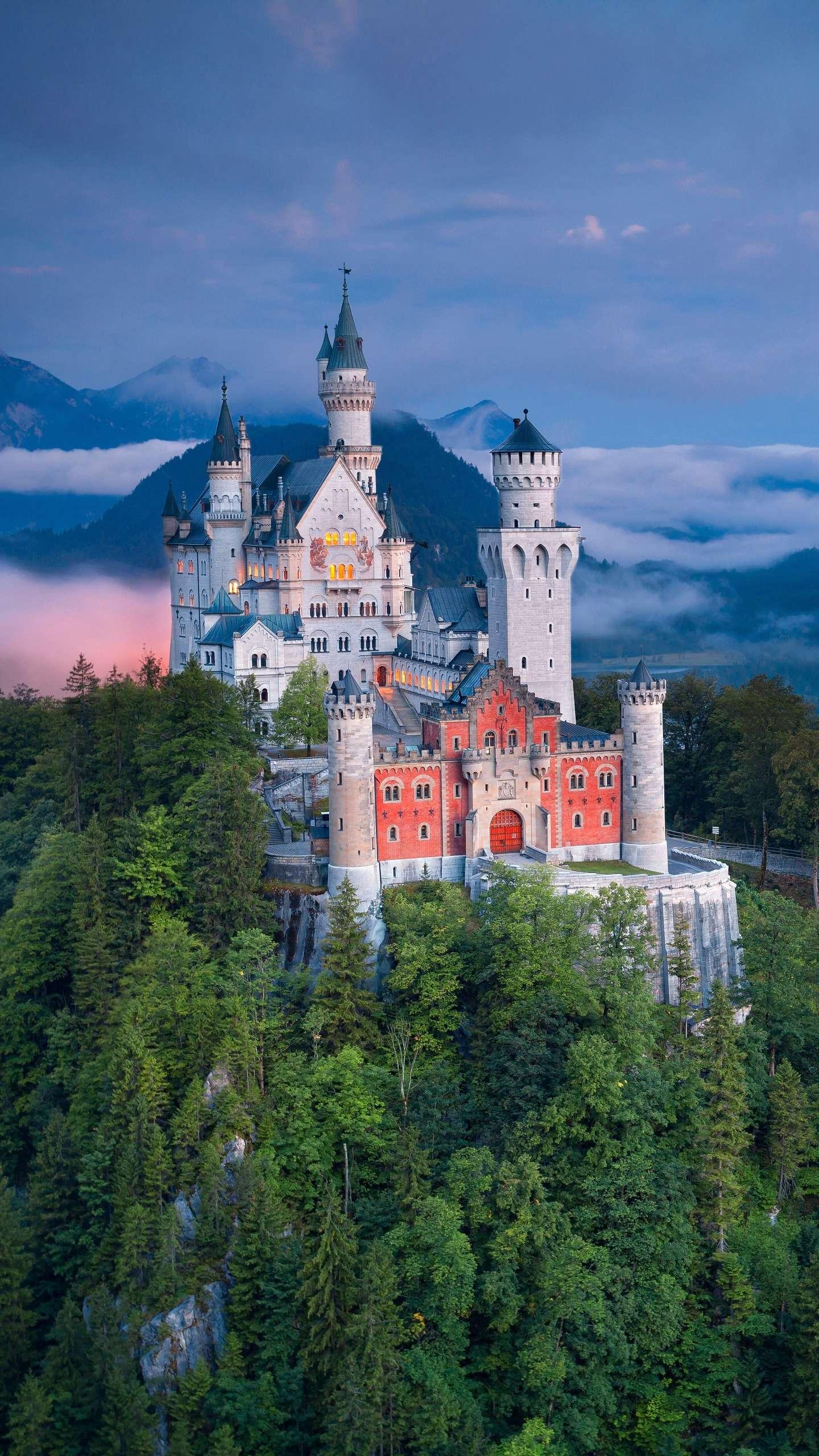 新天鹅城堡是德国的象征, 由于是迪斯尼城…-堆糖