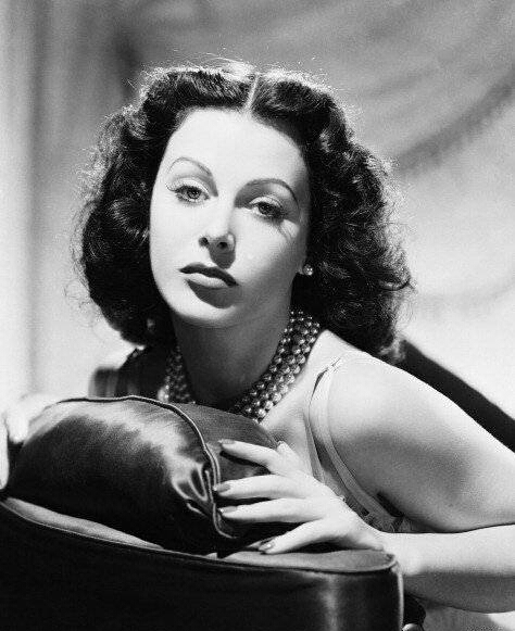 hedy lamarr in the heavenly body (1944)