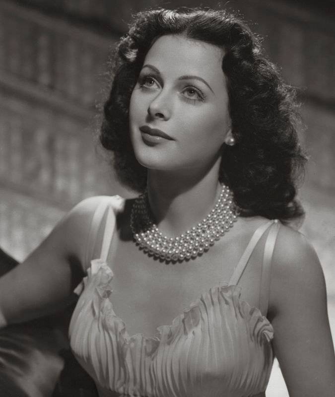 hedy lamarr in the heavenly body (1944)