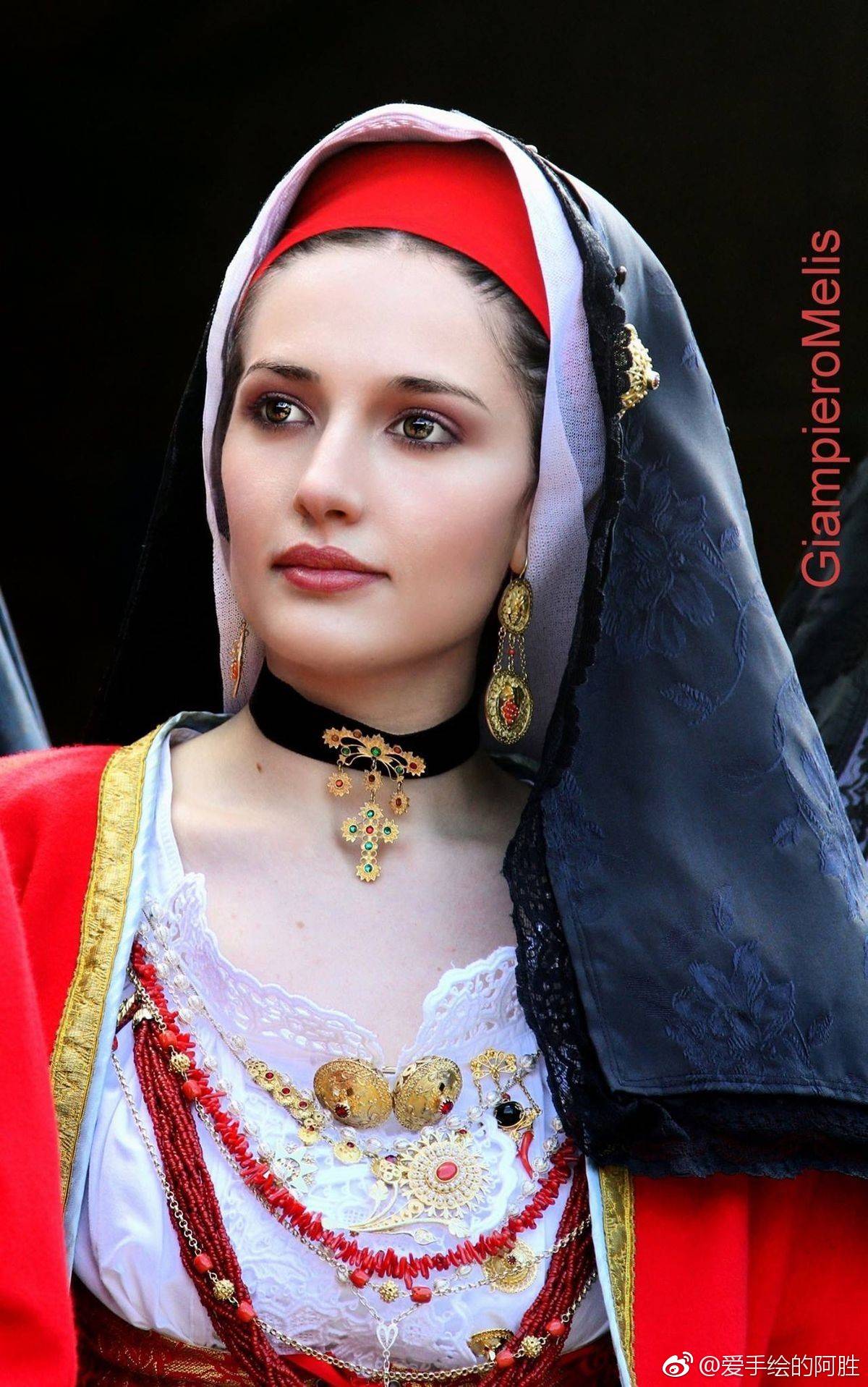 [cp]看过那么多欧洲民族服饰照片,感觉意大利是美女最多的国家了,一个
