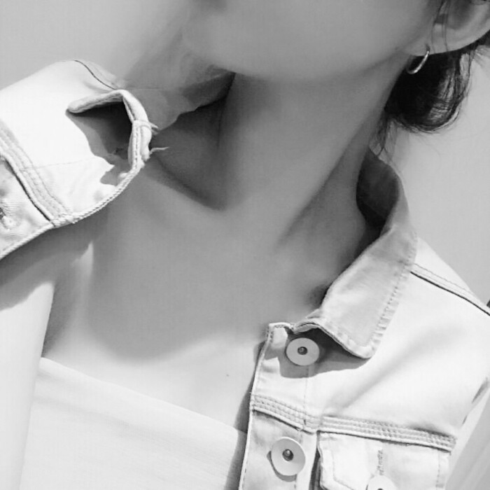 洝大人 黑白女头部位 侧脸 背影