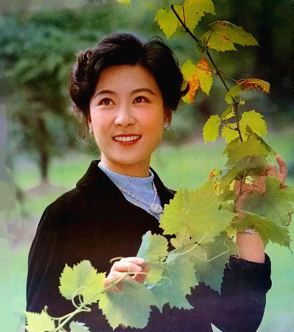 1984年凭借影片《咱们的牛百岁》获第7届大众电影百花奖王馥荔王馥荔