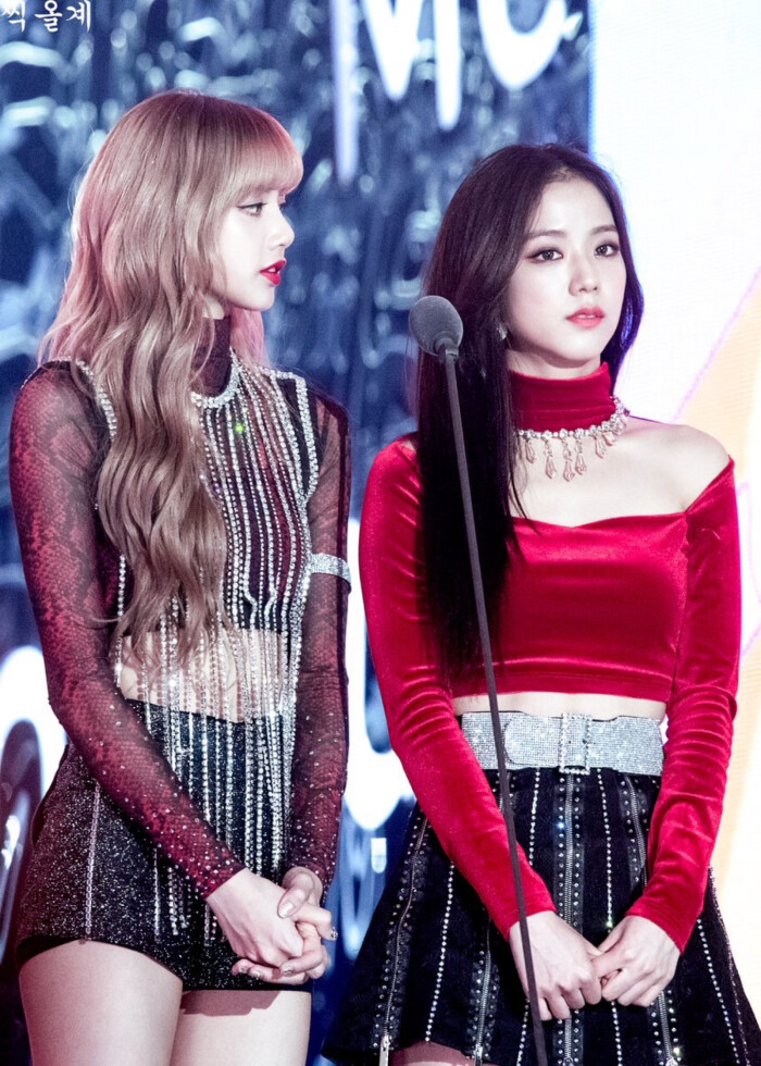 lisa & jisoo