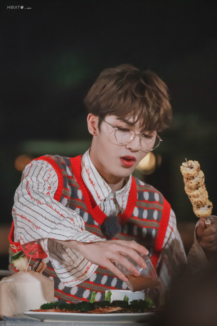 奇妙时光学生卷毛廷