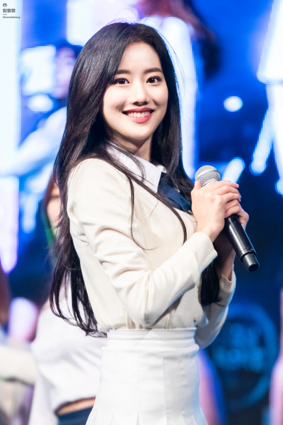 李娜恩 