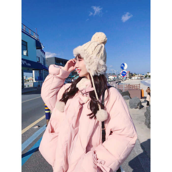 洝大人 女头白边自制头像