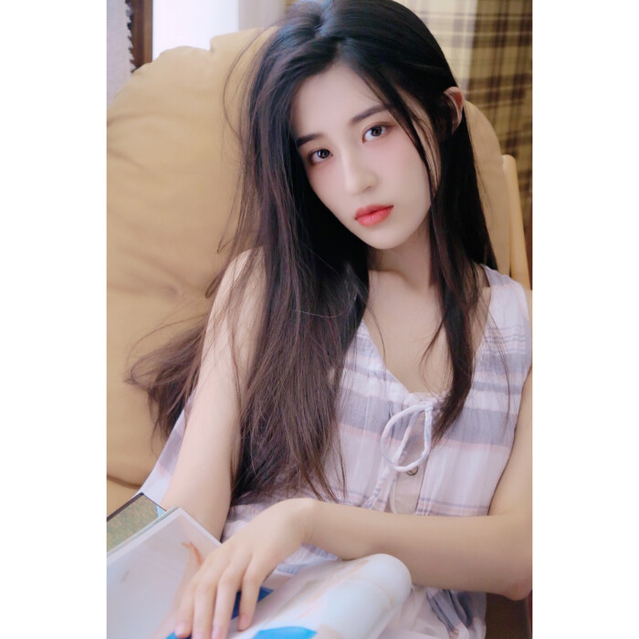 洝大人 女头白边自制头像