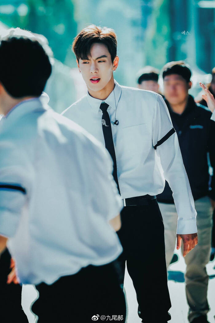 孙贤佑 shownu monstax