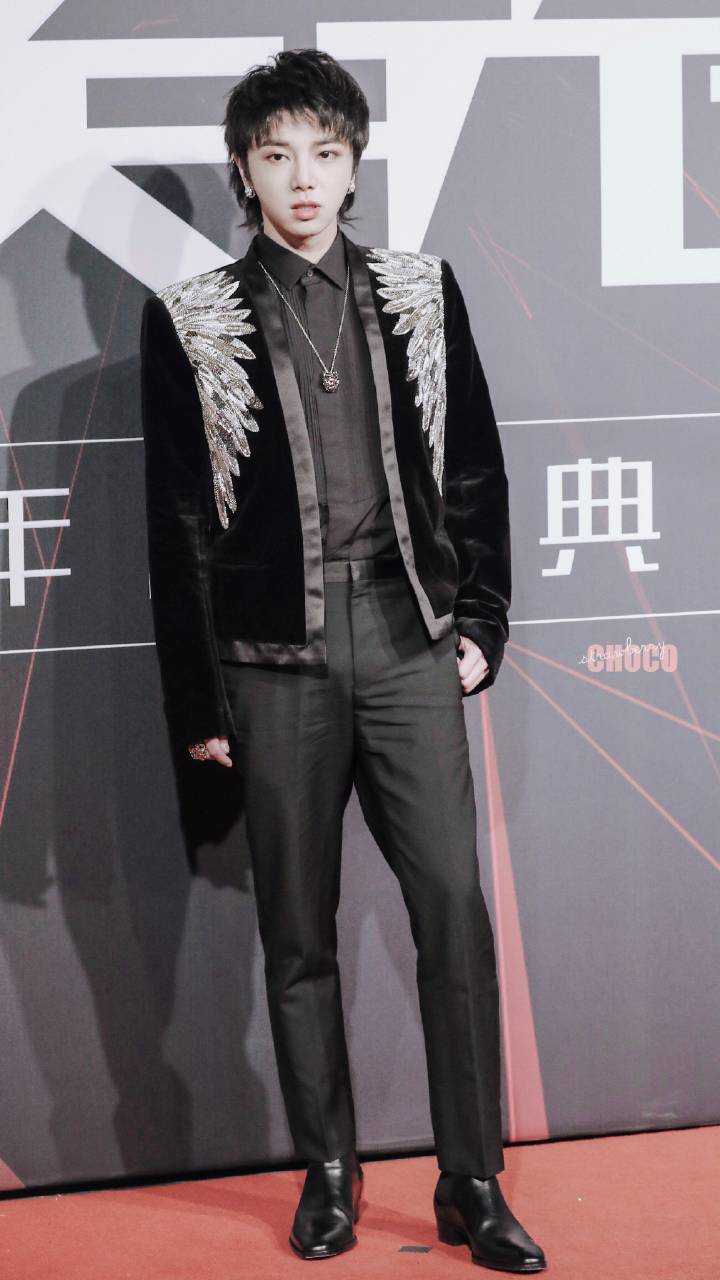 华晨宇 181212 芭莎男士年度盛典