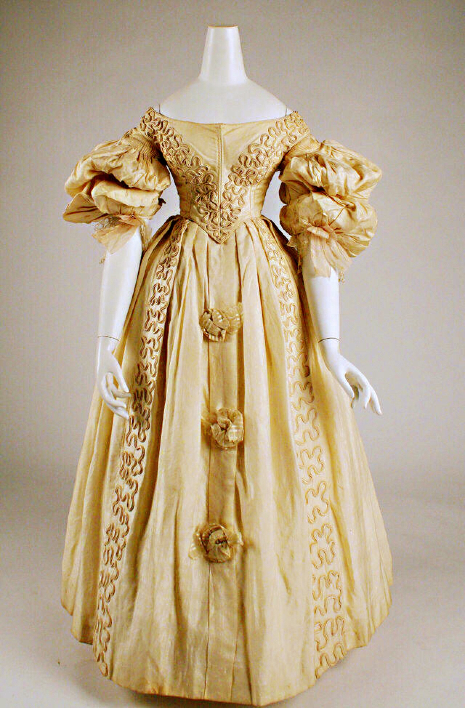 1830年代的浪漫主义风格古董衣,各种大蓬蓬袖