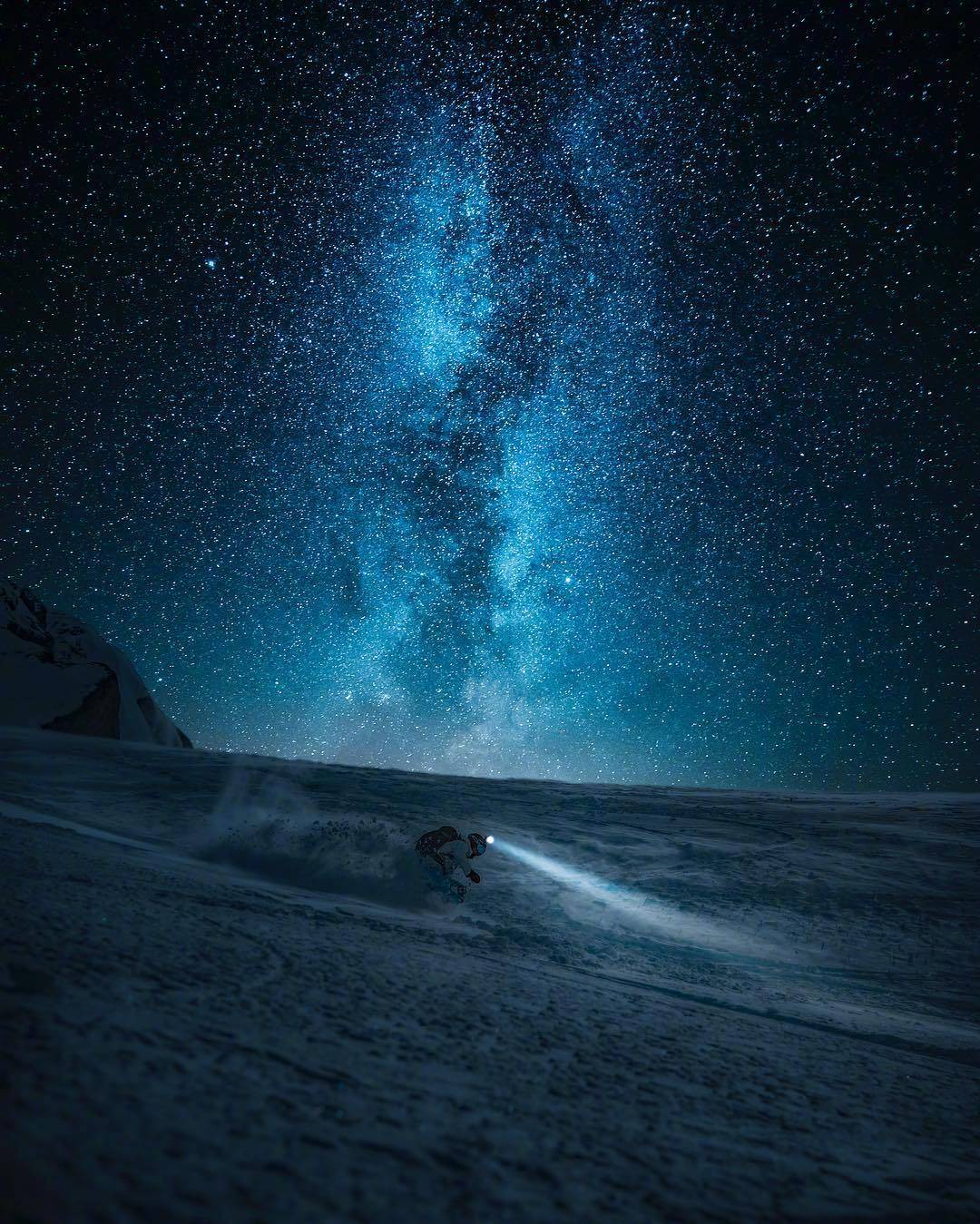 挪威雪夜(图片来源微博)