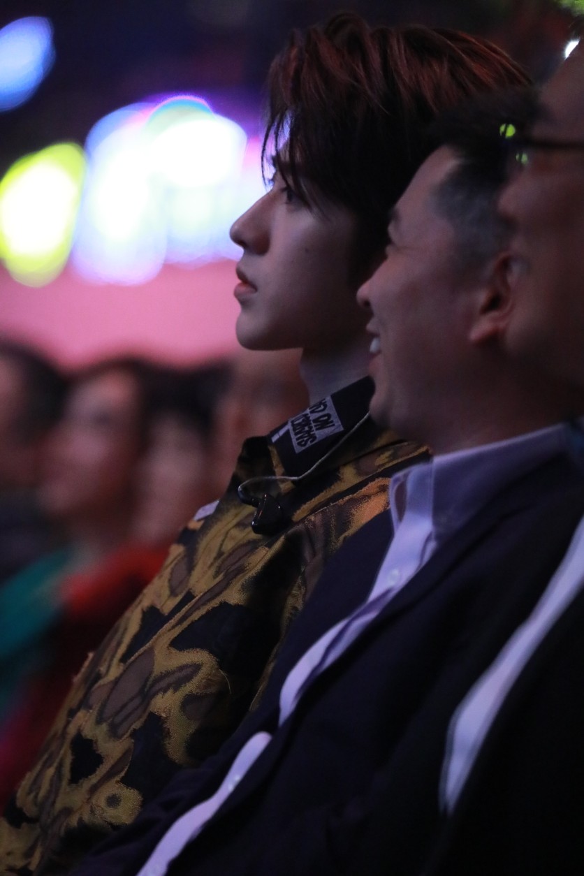 cr:重庆森林丨一九九八蔡徐坤20181223 2018今日头条年度盛典台下生图