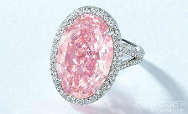 当时这颗钻石重 16.21ct,色级为 fancy intense pink 浓彩粉色.