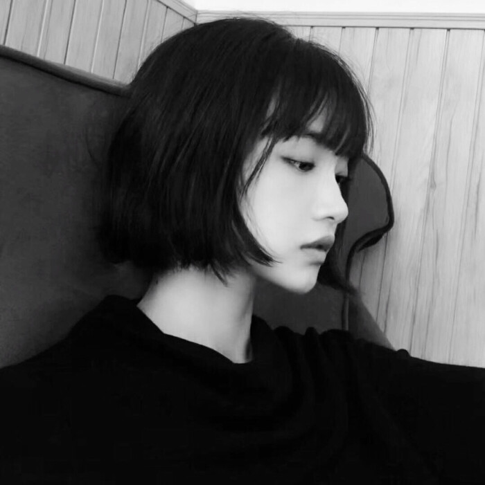 洝大人 黑白女头部位 手机控 侧脸