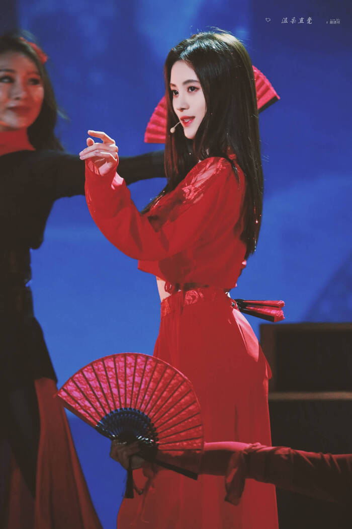 鞠婧祎 