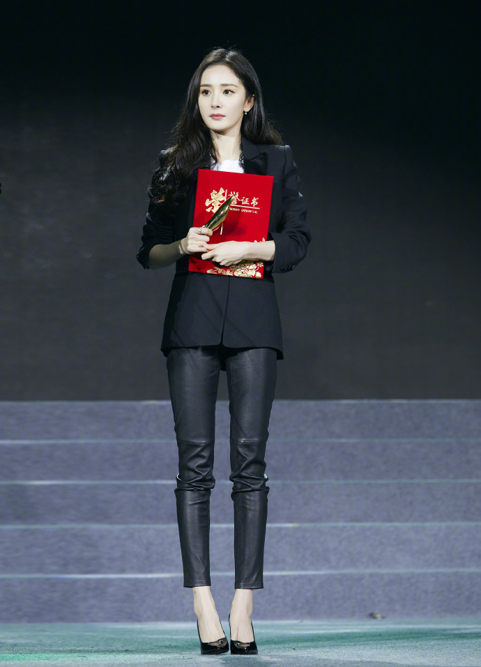 杨幂 出席第五届中国电视好演员表彰盛典