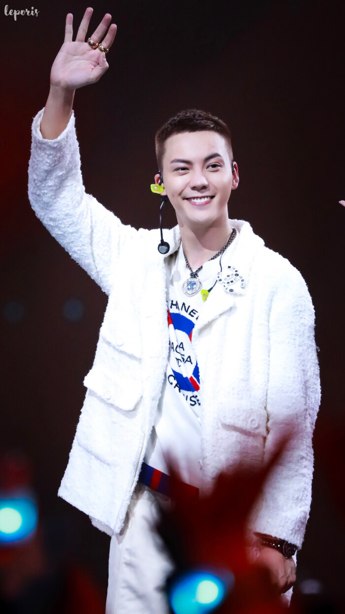 【陈伟霆 william chan】181231 江苏卫视跨年 2304 x 4096 px (图源