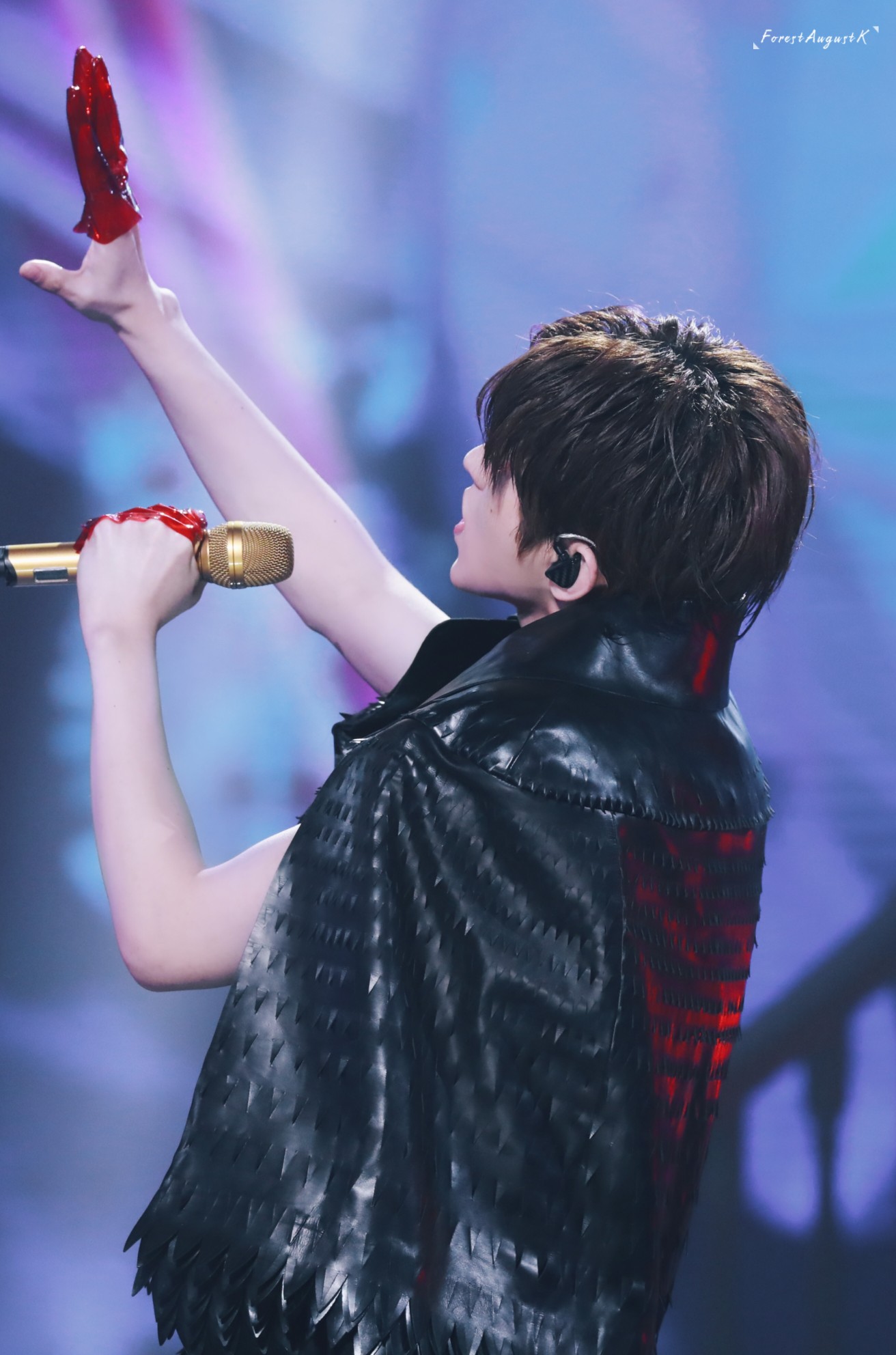 cr:forestaugustk 蔡徐坤 20191231 2019东方卫视跨年演唱会《it"s