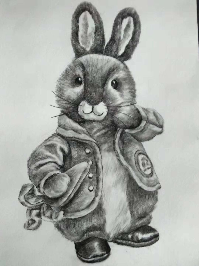 儿童画 创意素描 写生 速写 炭笔画 毛绒玩具 兔子古董电话 锤子 帽子
