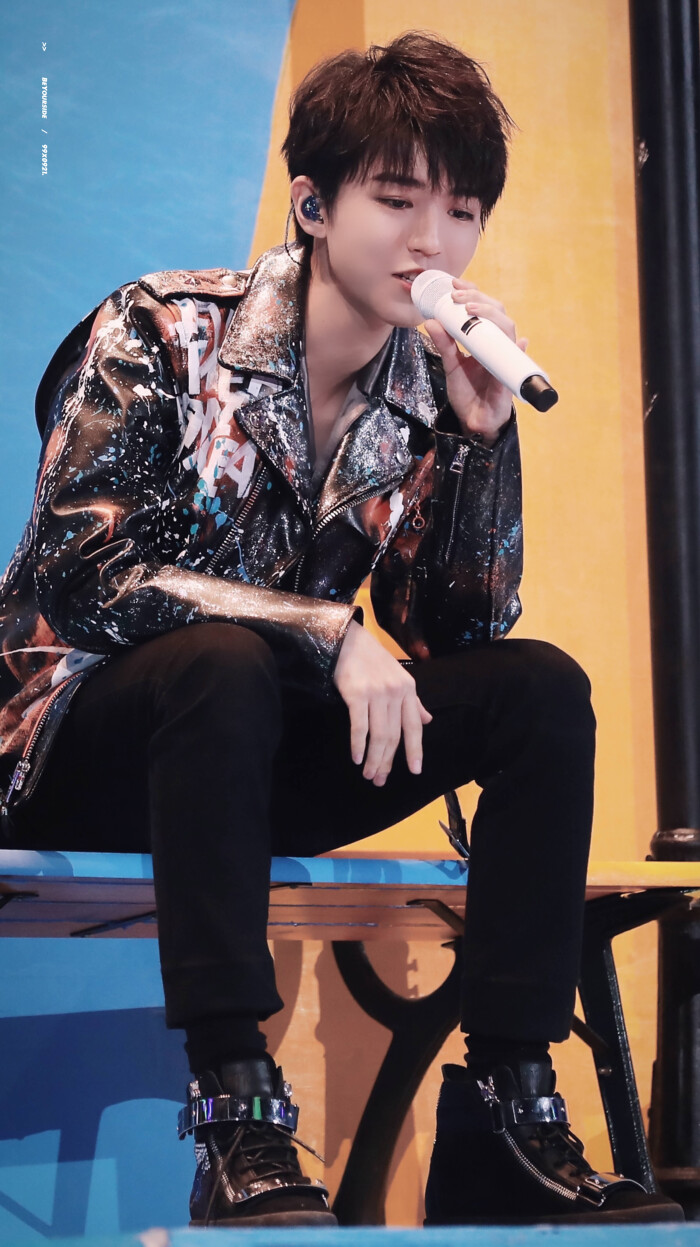 王俊凯×2018.12.31 湖南卫视跨年演唱会×cr:logo