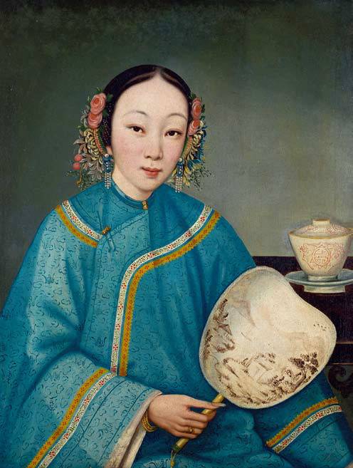 清朝后期的人物画像,此时的汉族服饰基本偏向满族风格,并继续向宽大