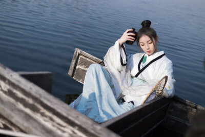 白衣女子