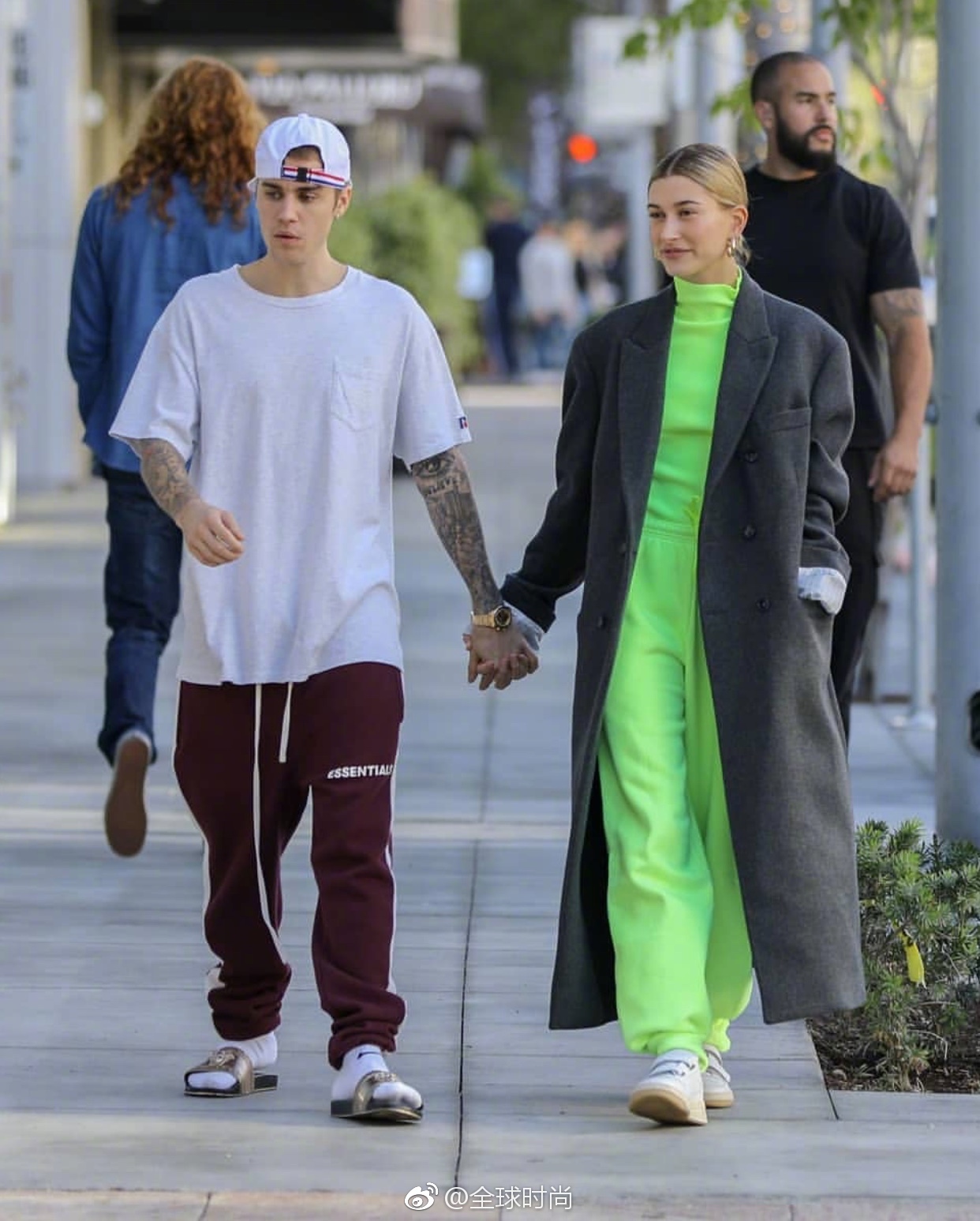 比伯颜值回春#justinbieberhaileybaldwin 两人日常出街,不同季节的