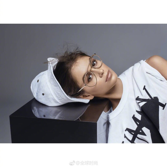 kaiagerber for jimmychoo 广告大片Ⅰ虽然是名副其实的"星二代",但