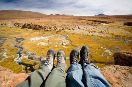 与其给我山盟海誓，不如陪我走过春夏秋冬。