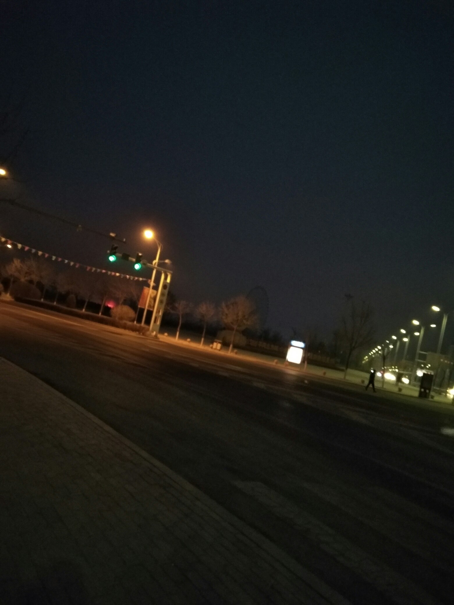 临晨六点的固原 夜景 无滤镜