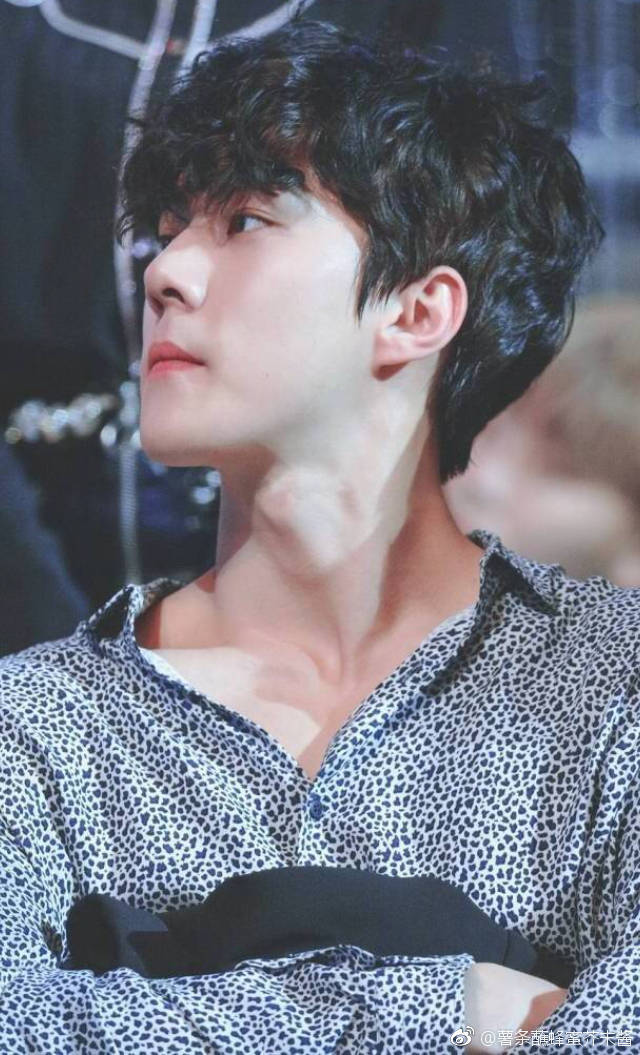 sehun exo 花美男 偶像 明星 男神 帅哥 小鲜肉 锁屏 人物 杂志 屏保