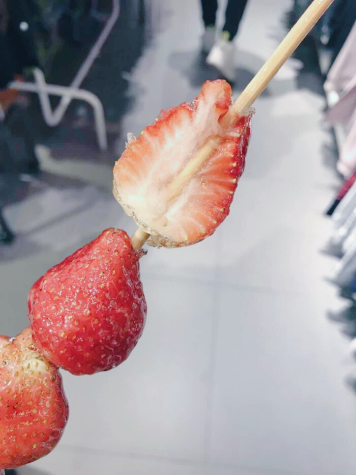 冰糖草莓呢