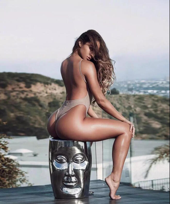 sommer ray,可以说是"出名需趁早"的典型,,1996年出生于美国科罗拉多