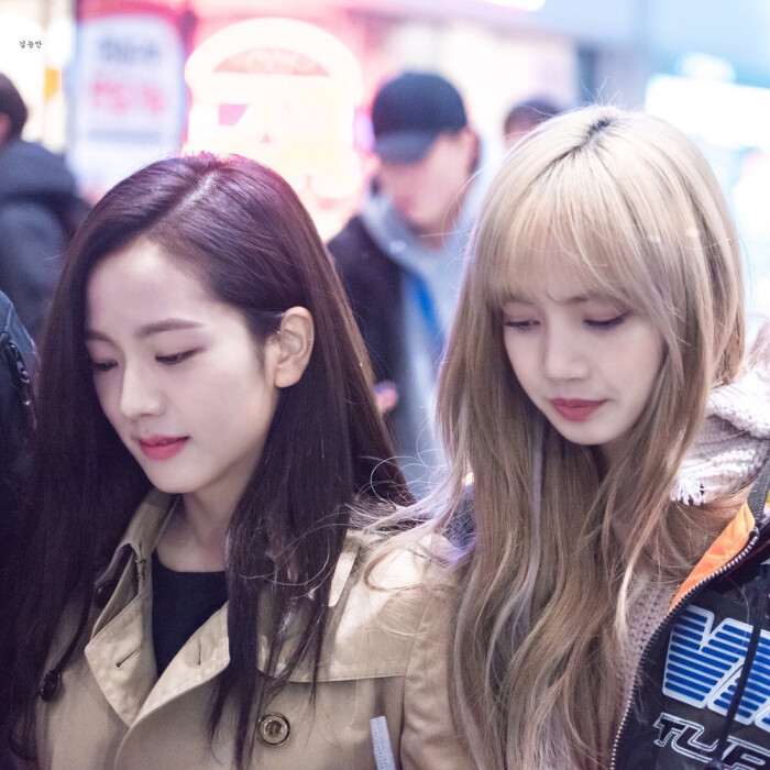 jisoo & lisa