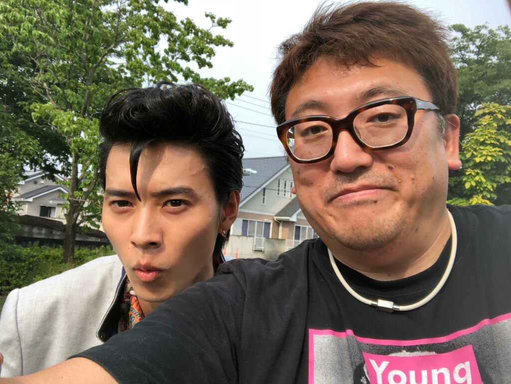 山崎贤人&福田雄一(导演《我是大哥大》剧照