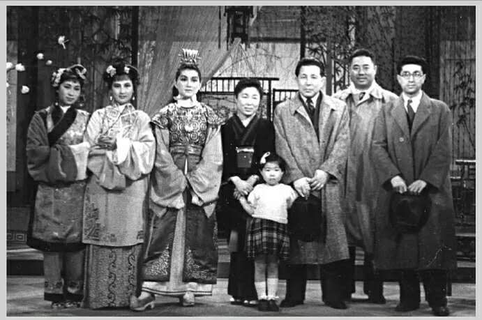 1944年《红楼梦》拍摄现场留影