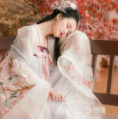 古风头像.拿图自觉 .真人女